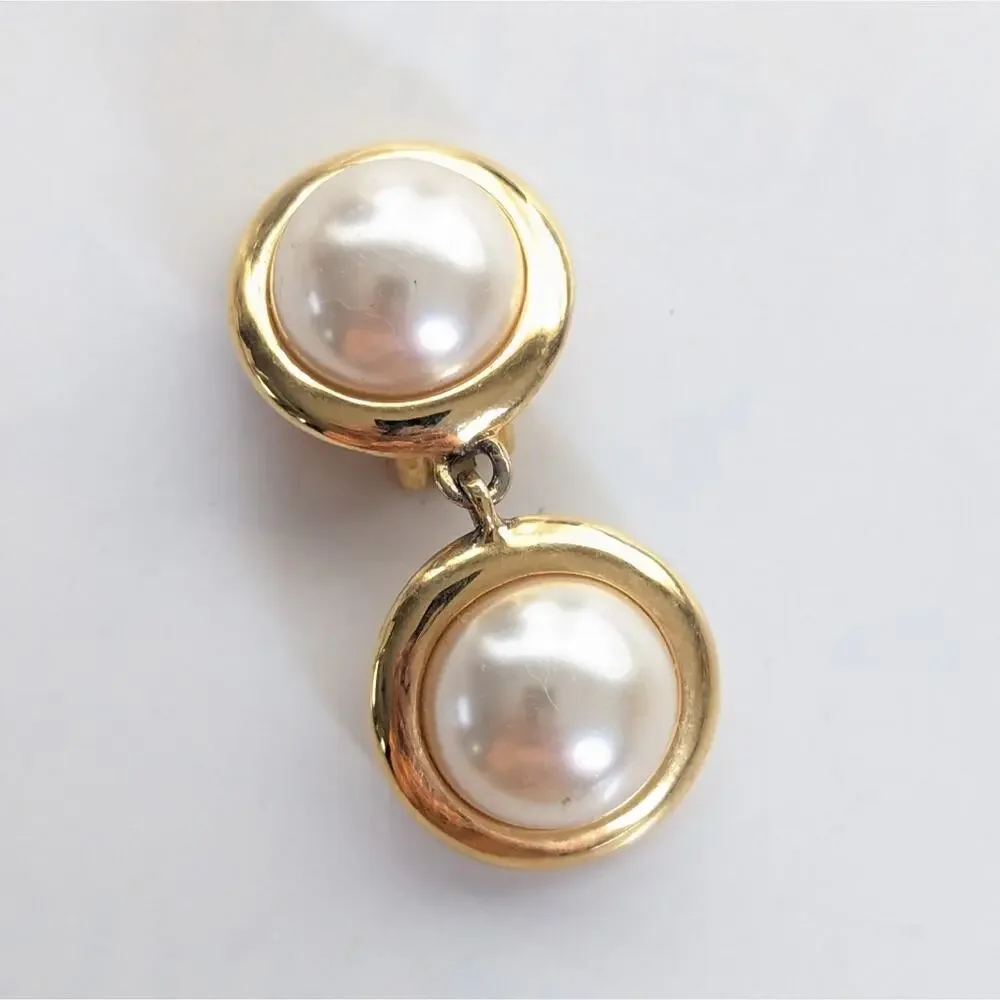 Vintage KJL Kenneth Jay Lane Gold Tone Faux Pearl Dangle SINGLE Clip On Earring - Picture 1 of 4